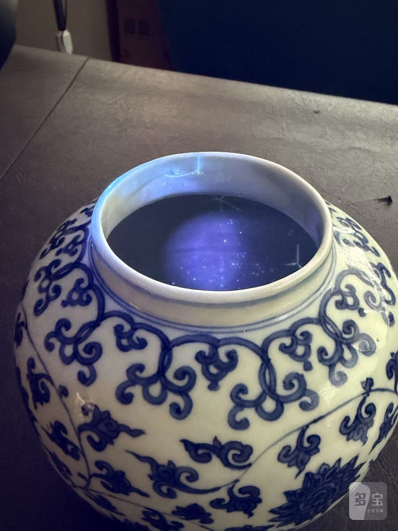 明万历 青花缠枝莲纹罐 - 图16